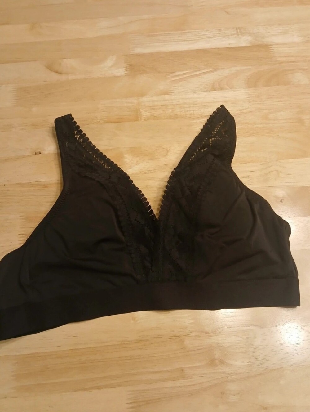 Bali Black Lace V-Neck Wireless Bralette - Deep V Comfort
